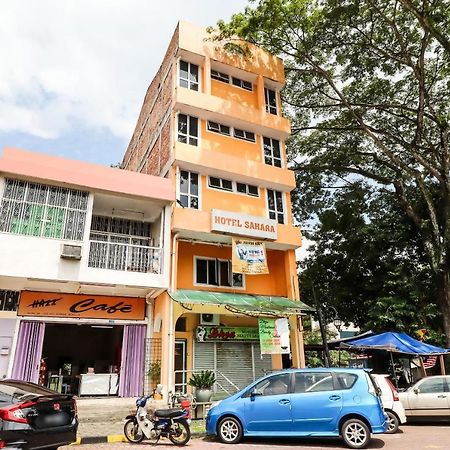 Oyo 89584 Hotel Sahara Kuala Kubu Bharu Extérieur photo
