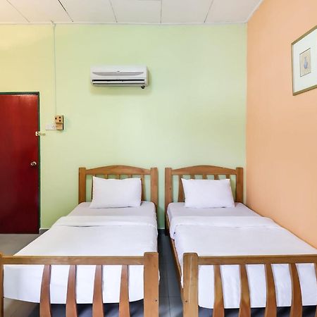 Oyo 89584 Hotel Sahara Kuala Kubu Bharu Extérieur photo